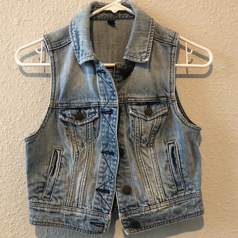 American Eagle Outfitters light wash denim jacket (vest)